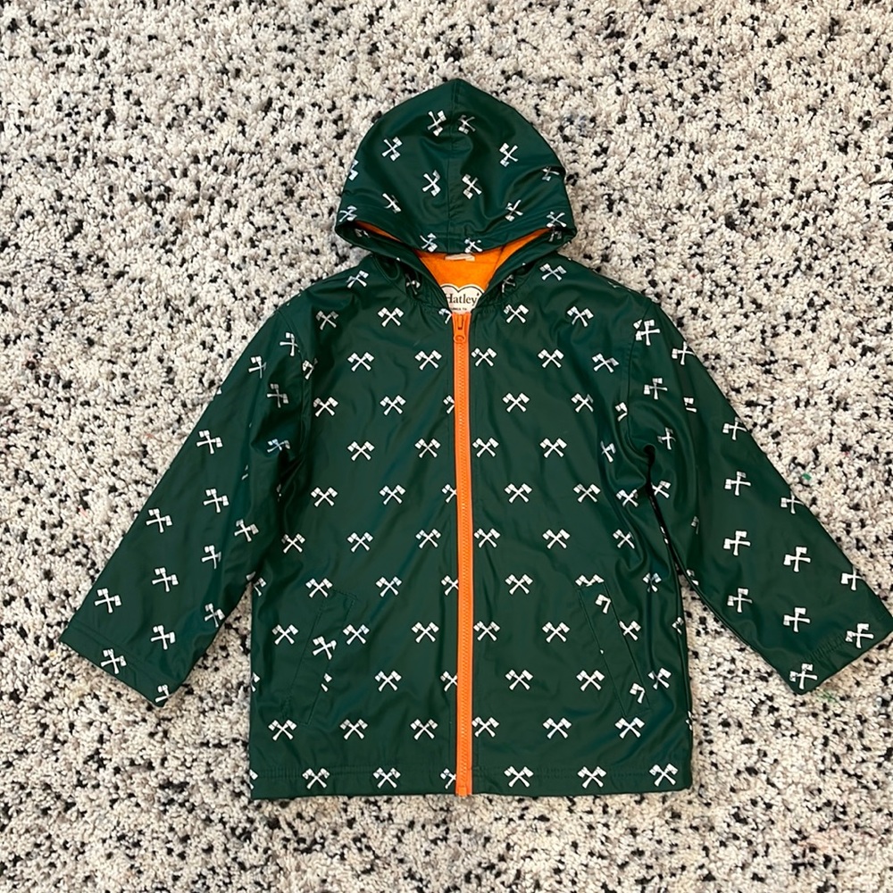 Hatley ☔️🌈raincoat size 6